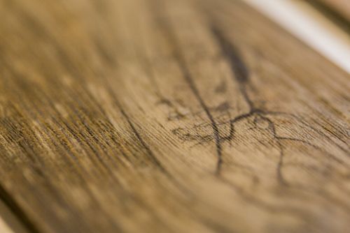 Bodenbelag Vinylboden  Der sogenannte CV-Belag, PVC- oder Vinylboden nimmt nur wenig Höhe in Anspruch und eignet sich grade für einen Bodenbelag, der aufgesetzt wird. Die verschiedenen Designs machen auch optisch was her.